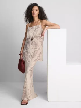 Paula Echevarría lang cami-top i krøllet satin