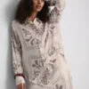 Paula Echevarría paisley-skjorte i krøllet satin med knapper