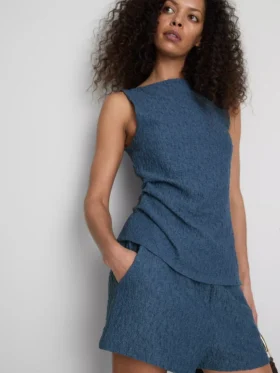 Paula Echevarría rynket, krøllet tanktop