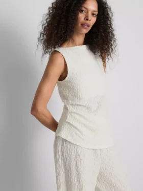 Paula Echevarría rynket, krøllet tanktop