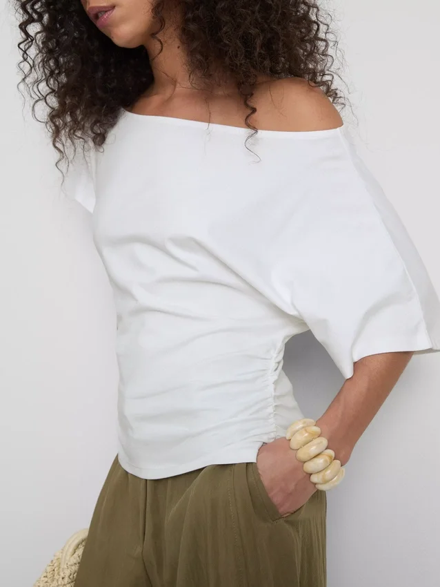 Paula Echevarría rynket top med bare skuldre