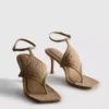 Paula Echevarría sandaler med nitter