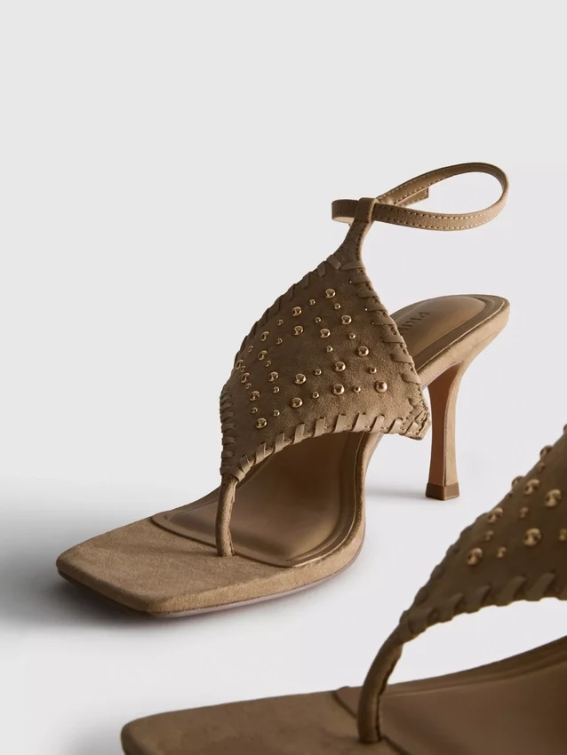 Paula Echevarría sandaler med nitter
