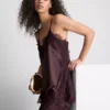 Paula Echevarría satin-cami-top med blonderkant