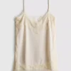 Paula Echevarría satin-cami-top med blonderkant