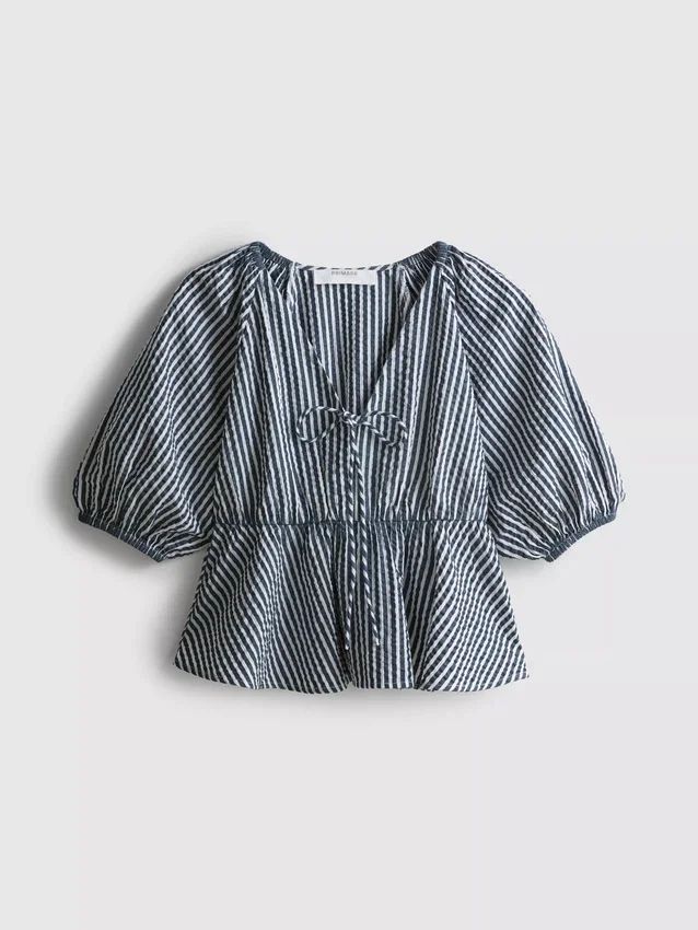 Paula Echevarría stribet seersucker-bluse med pufærmer