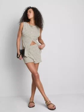 Paula Echevarría strikkede stribede minishorts