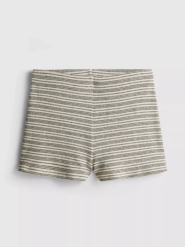 Paula Echevarría strikkede stribede minishorts