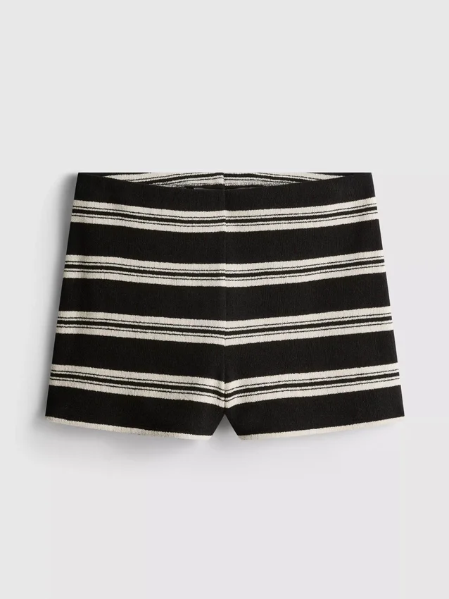 Paula Echevarría strikkede stribede minishorts