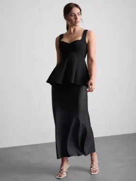 Peplum-top i crepe med hjerteudskæring