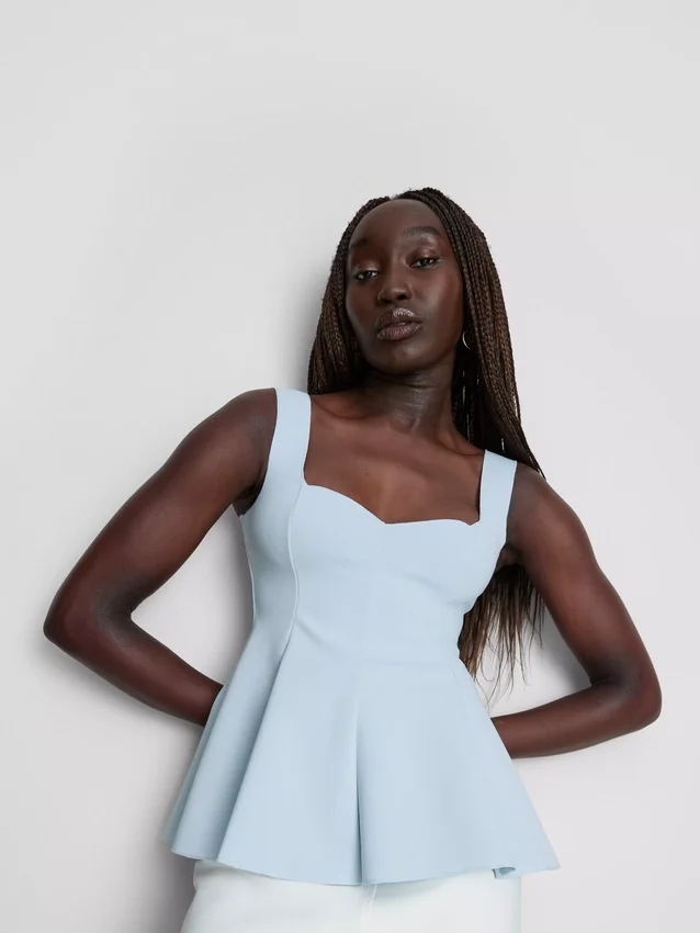 Peplum-top i crepe med hjerteudskæring