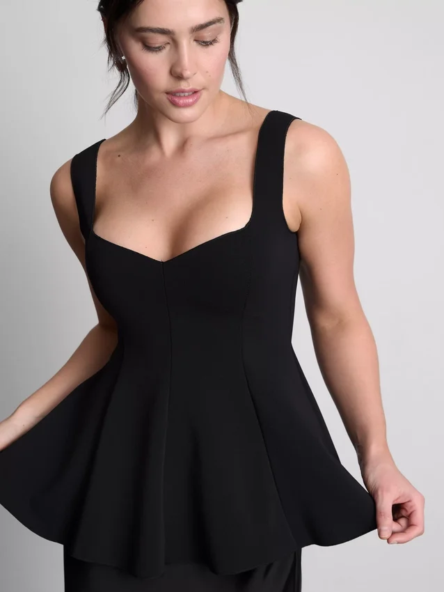 Peplum-top i crepe med hjerteudskæring