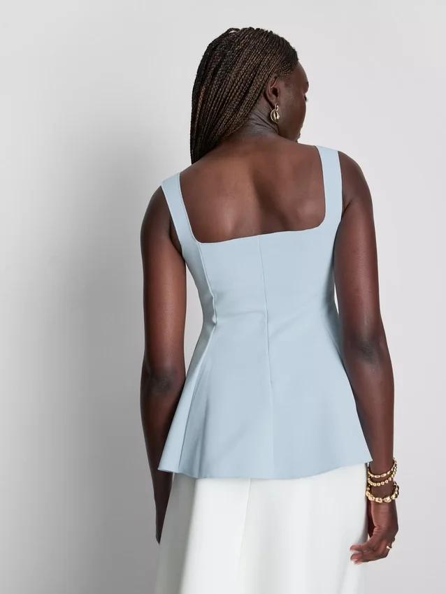 Peplum-top i crepe med hjerteudskæring