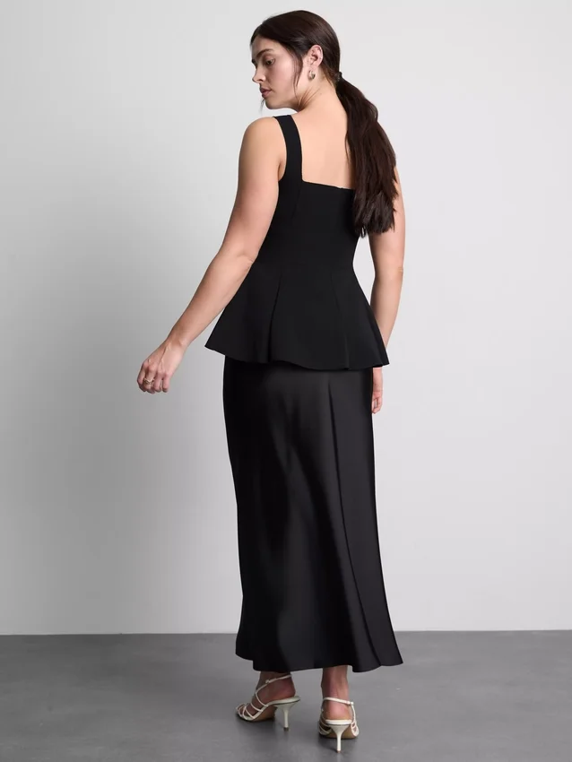 Peplum-top i crepe med hjerteudskæring