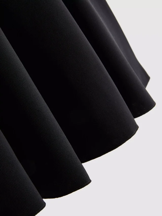 Peplum-top i crepe med hjerteudskæring