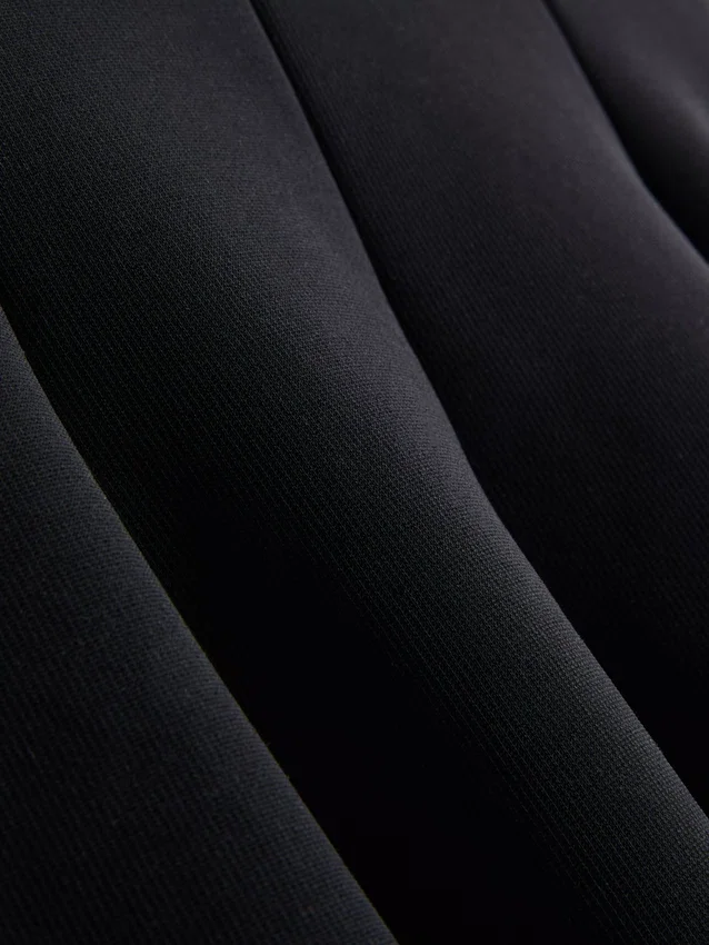 Peplum-top i crepe med hjerteudskæring