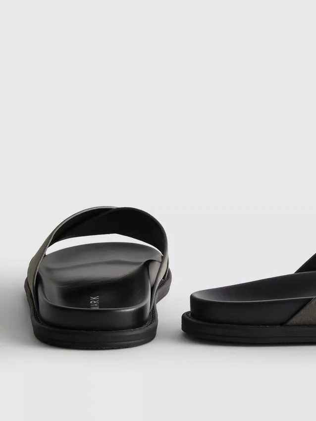 Pool-sandaler med krydsrem