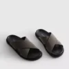 Pool-sandaler med krydsrem