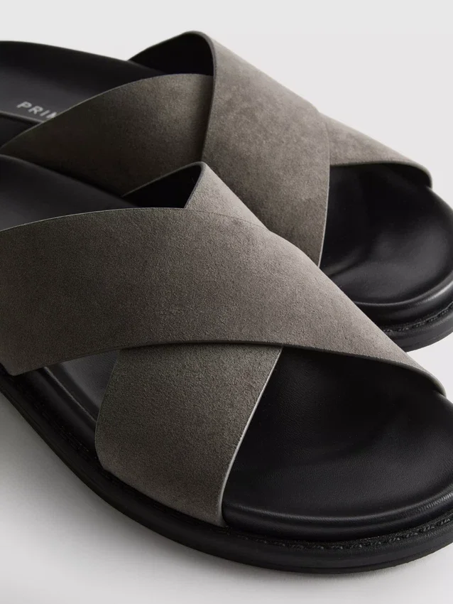 Pool-sandaler med krydsrem