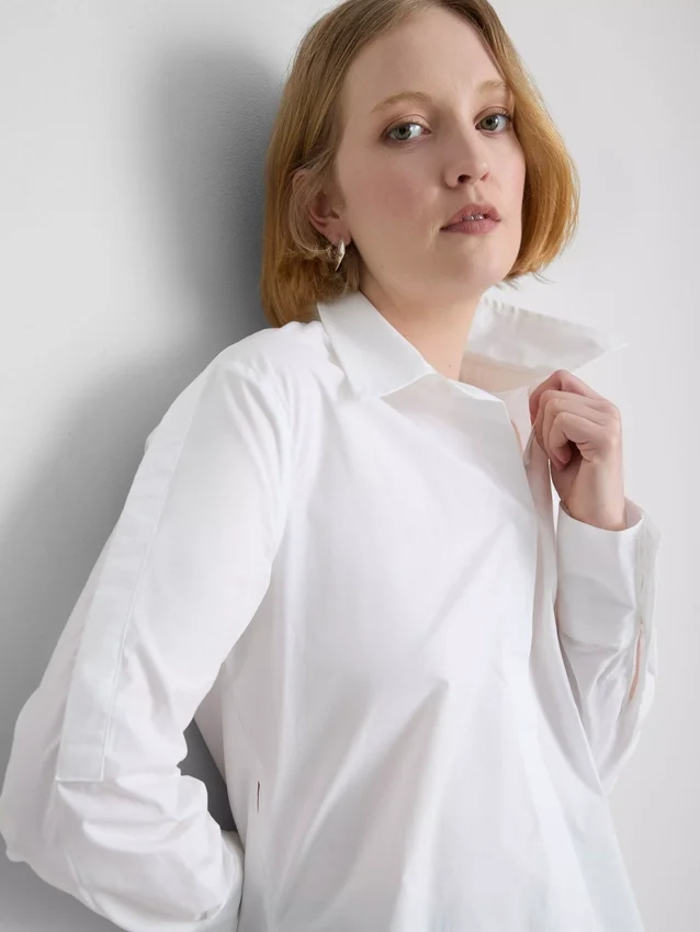 Poplin-skjorte med justerbar pasform