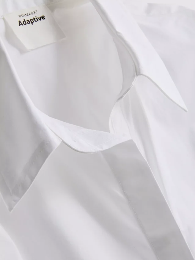 Poplin-skjorte med justerbar pasform