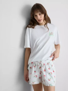 Pyjamasbluse med grafisk mønster