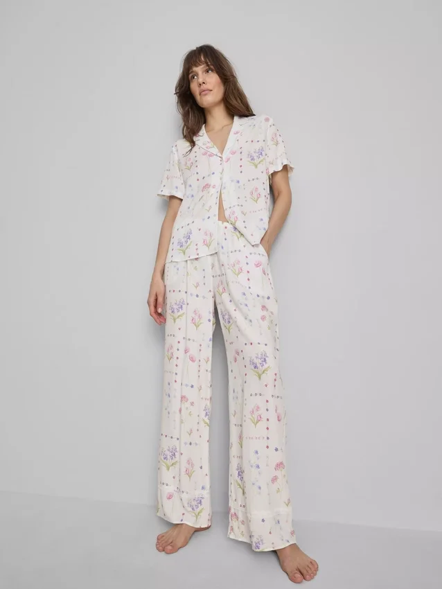 Pyjamasbukser med blomsterprint og brede ben