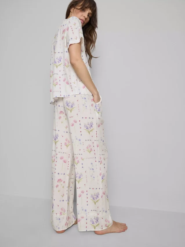 Pyjamasbukser med blomsterprint og brede ben