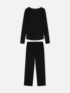 Pyjamassæt med langærmet top og joggingbukser