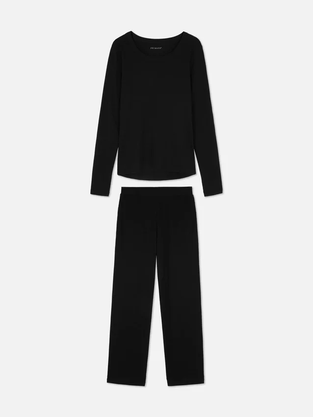 Pyjamassæt med langærmet top og joggingbukser
