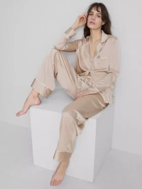 Pyjamasser i satin i boyfriend-stil