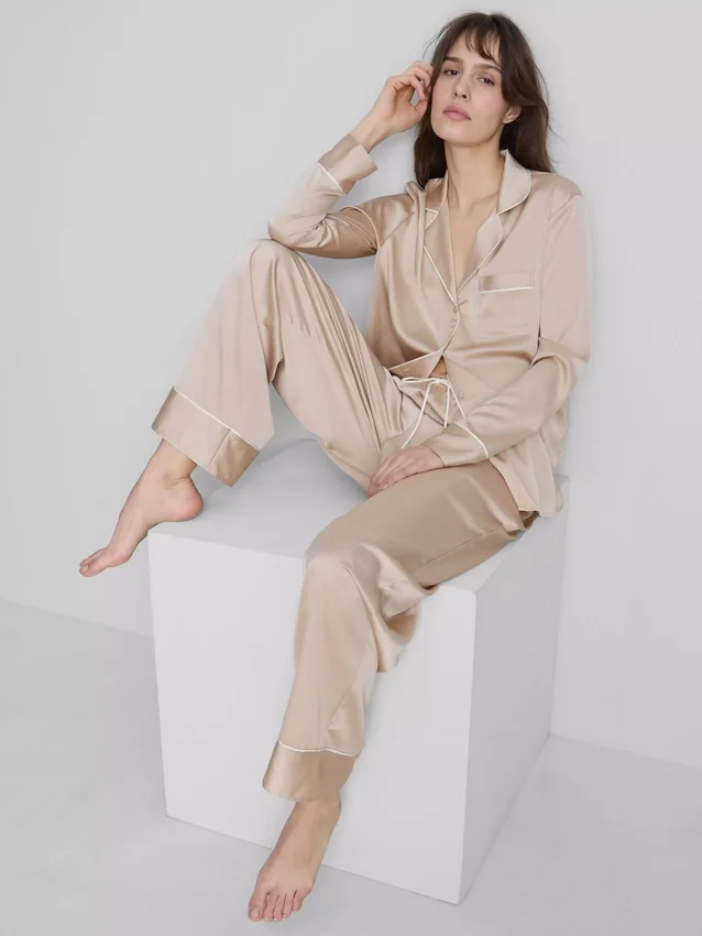 Pyjamasser i satin i boyfriend-stil