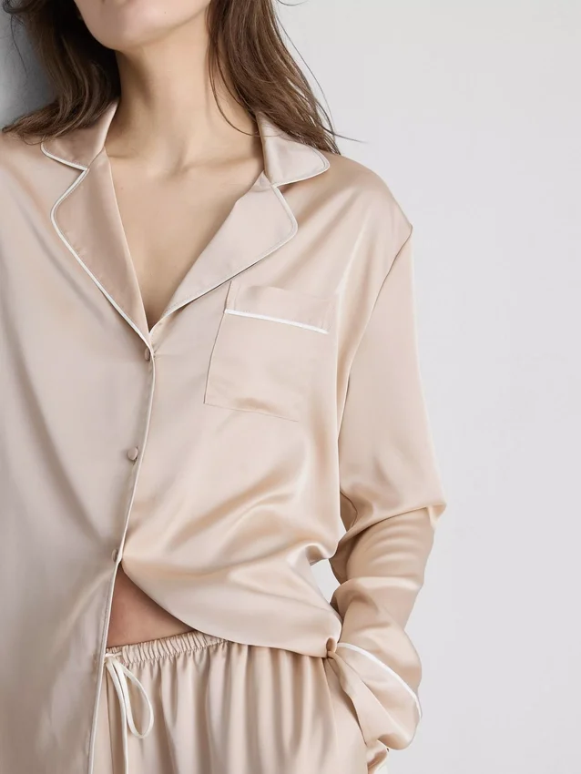 Pyjamasser i satin i boyfriend-stil