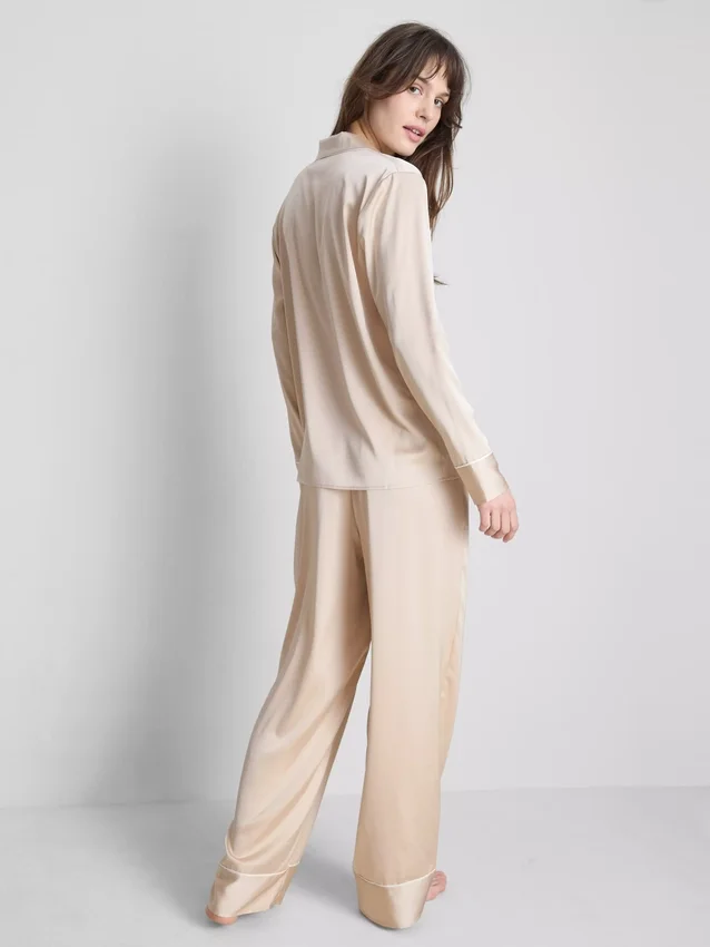 Pyjamasser i satin i boyfriend-stil