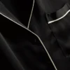 Pyjamasser i satin med piping i boyfriend-stil