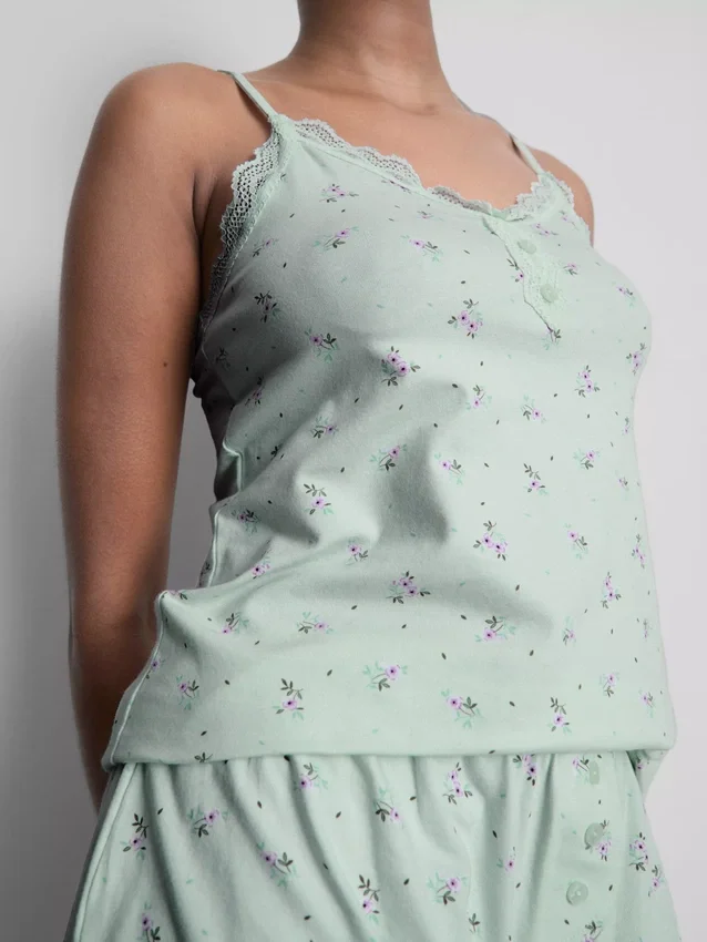 Pyjamasser med cami-top og blonderkant