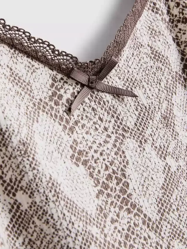 Pyjamasser med leopardmønster og blonder