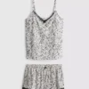 Pyjamasser med printet cami-top og shorts