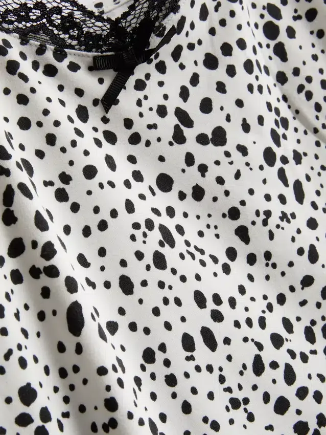 Pyjamasser med printet cami-top og shorts