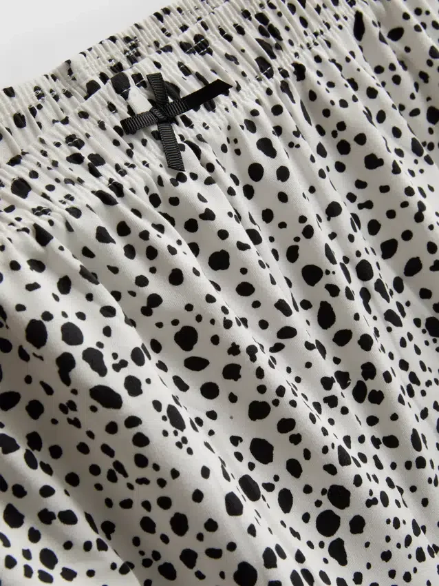 Pyjamasser med printet cami-top og shorts