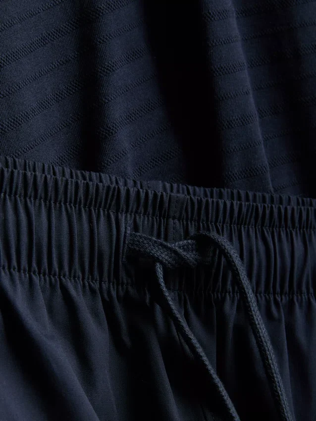 Pyjamasser-sæt med T-shirt og shorts