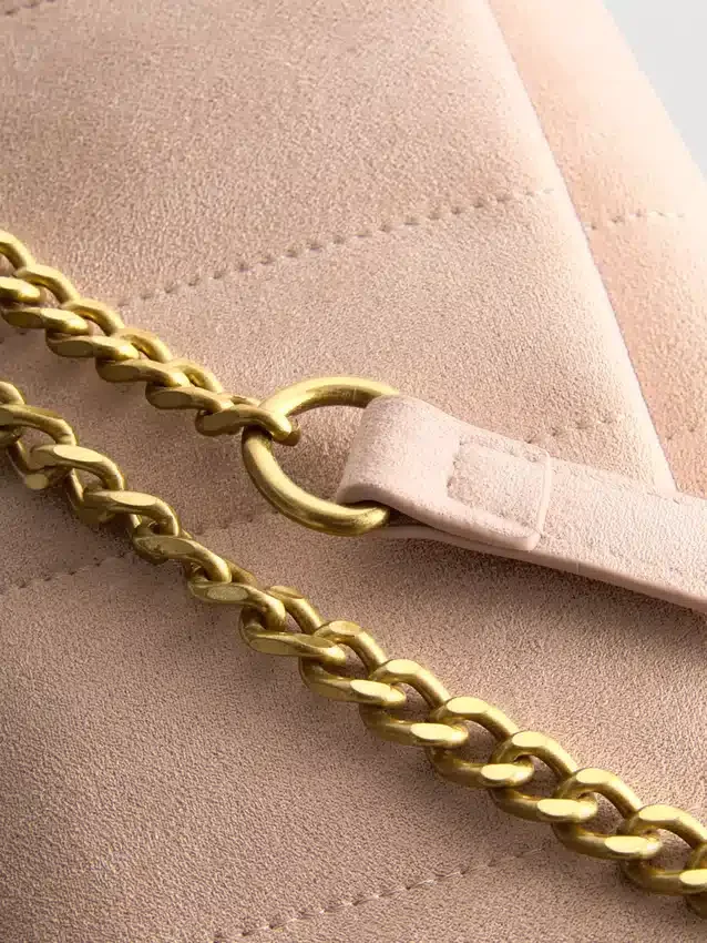 Quiltet crossbody-taske med kæde