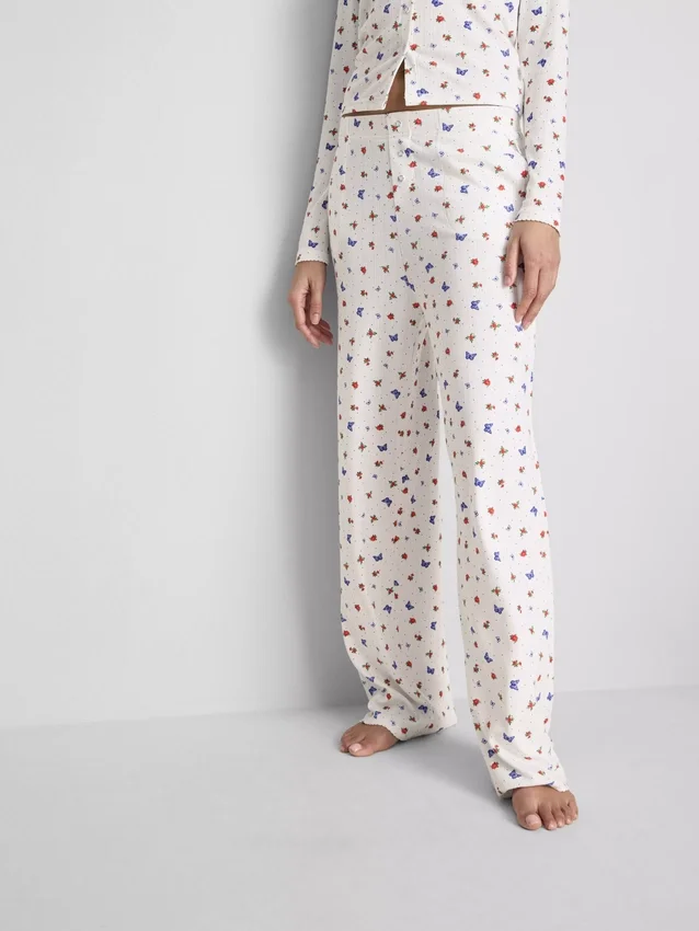 Ribbede pyjamasbukser med sommerfuglemotiv
