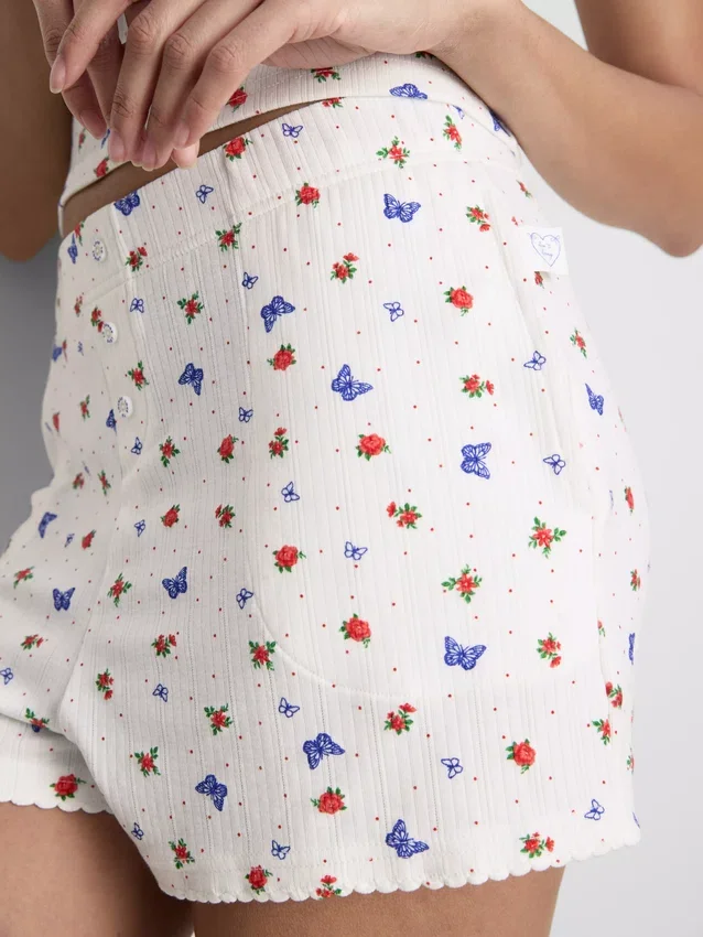 Ribbede pyjamasser med sommerfuglemotiv