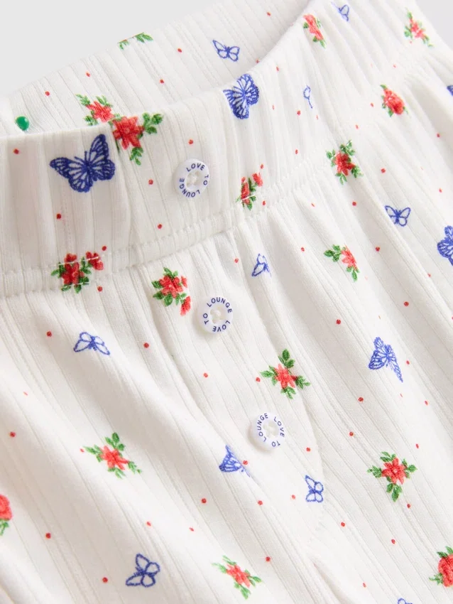 Ribbede pyjamasser med sommerfuglemotiv