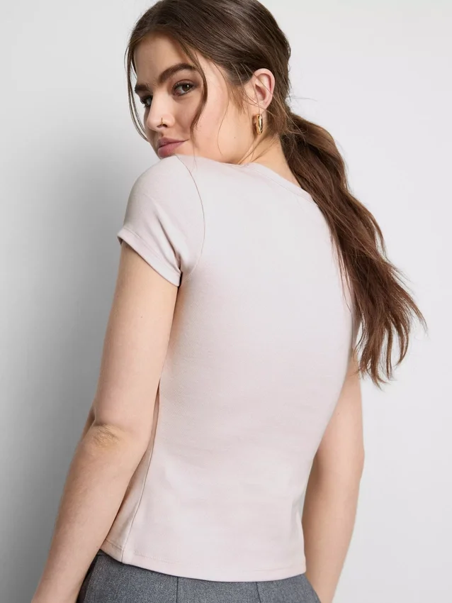 Ribbet bluse med knapper, med højt bomuldsindhold