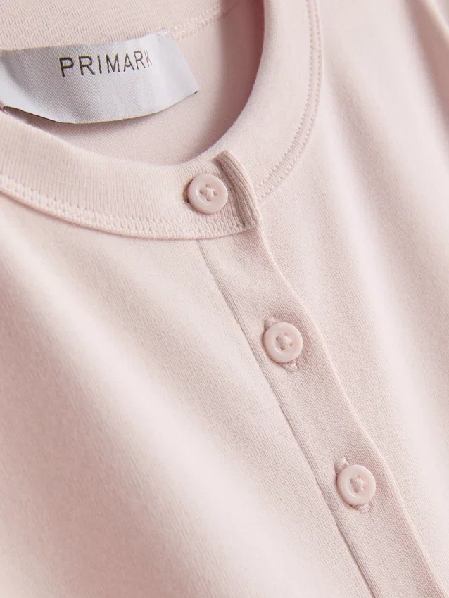 Ribbet bluse med knapper, med højt bomuldsindhold