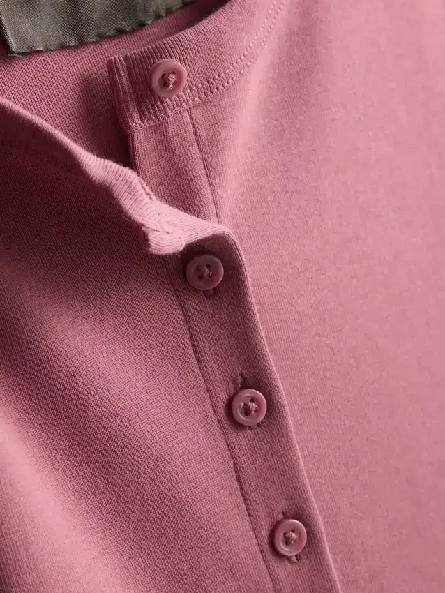 Ribbet bluse med knapper, med højt bomuldsindhold