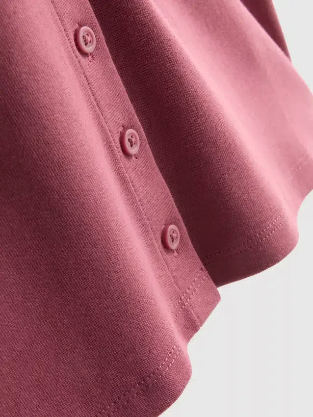 Ribbet bluse med knapper, med højt bomuldsindhold