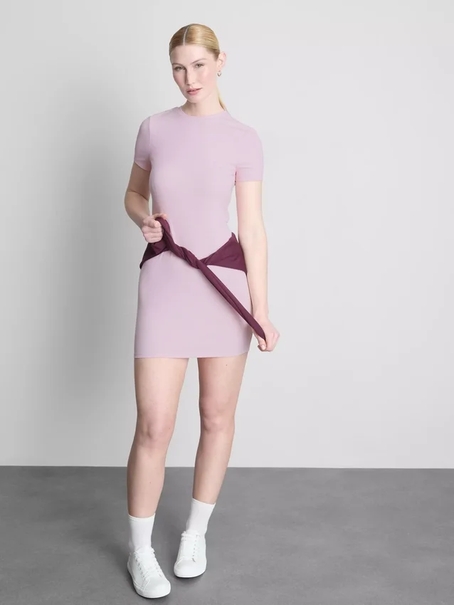 Ribbet bodycon mini-skjorte-kjole